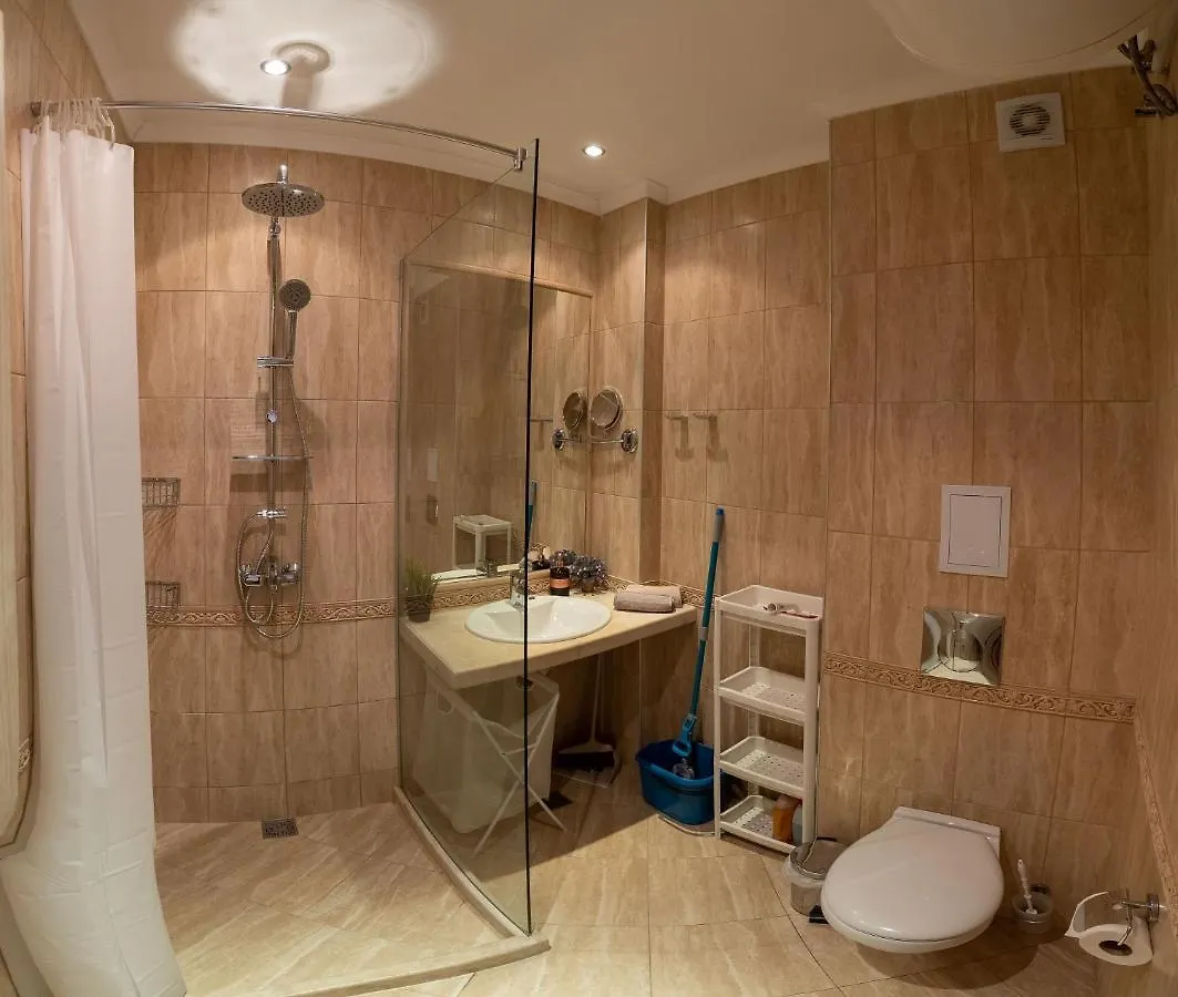 Seaside Serenity - Luxurious Beach-Front Apartment With A Refreshing Pool Warna